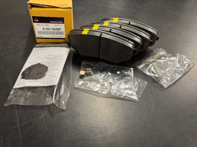 MITSUBISHI TRITON - Front Brake Pad Set - 410A1A040P